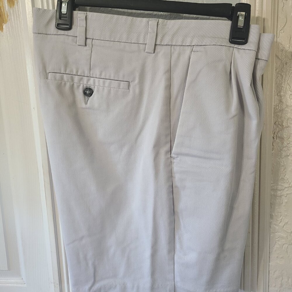 Roundtree & Yorke total FLEX Pleated 7" Inseam Shorts SIZE 38